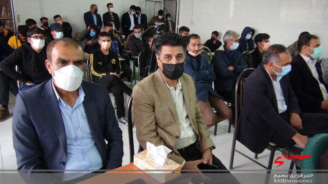 هنرجویان نمونه علمی و اخلاقی هنرستان کشاورزی آیت الله ملک حسینی یاسوج تجلیل شدند