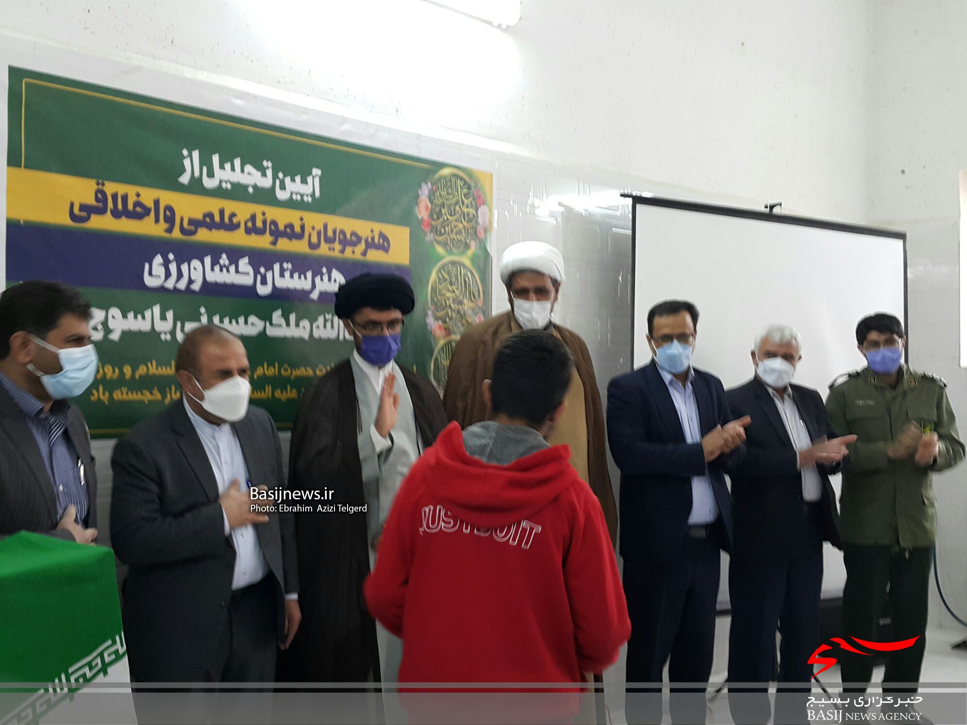 هنرجویان نمونه علمی و اخلاقی هنرستان کشاورزی آیت الله ملک حسینی یاسوج تجلیل شدند