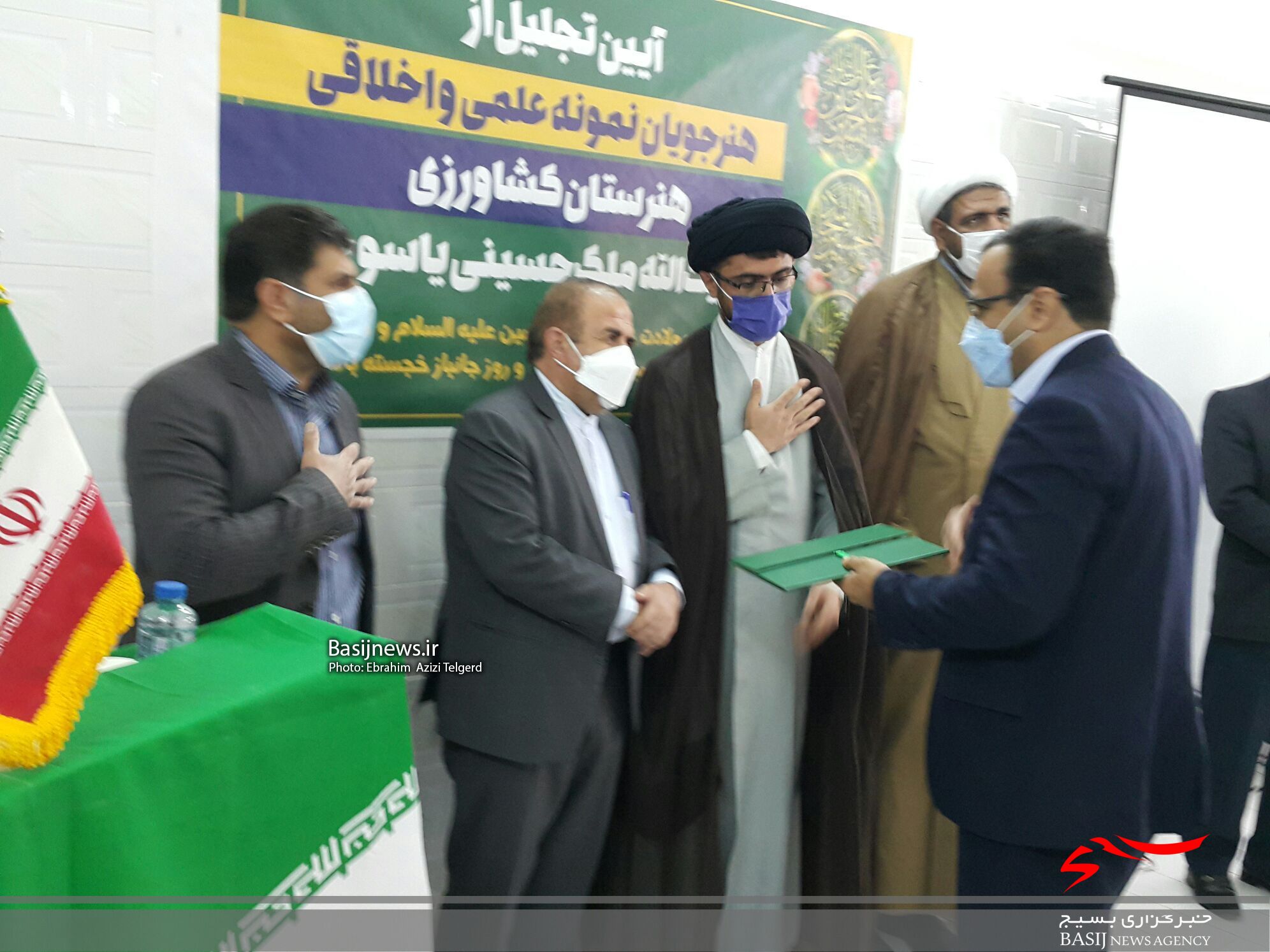 هنرجویان نمونه علمی و اخلاقی هنرستان کشاورزی آیت الله ملک حسینی یاسوج تجلیل شدند