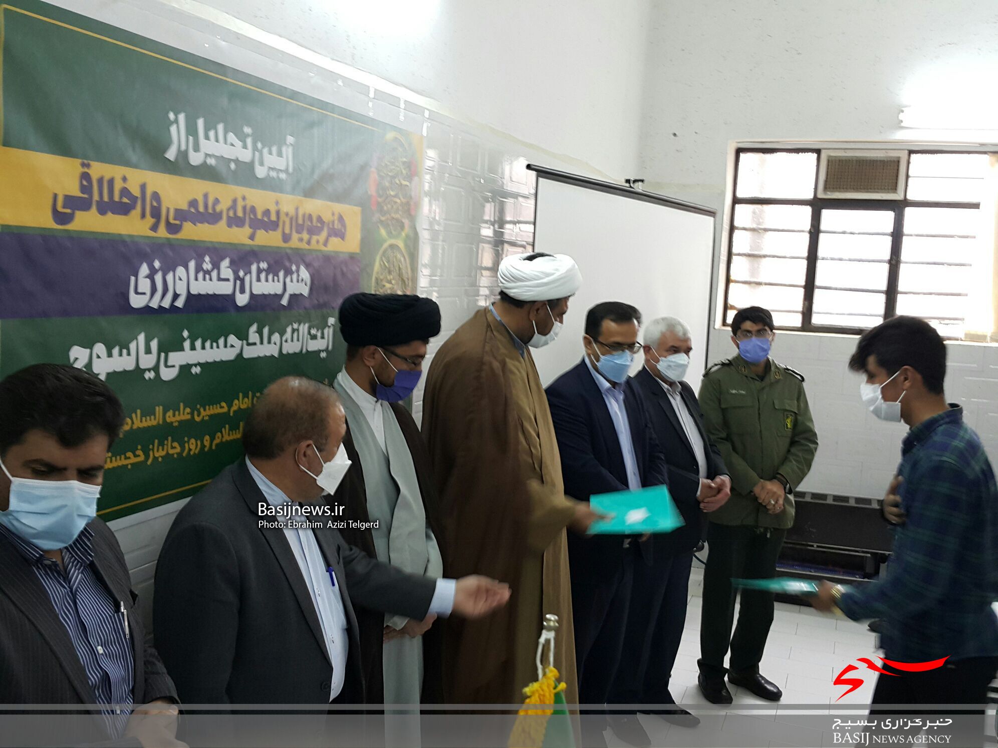 هنرجویان نمونه علمی و اخلاقی هنرستان کشاورزی آیت الله ملک حسینی یاسوج تجلیل شدند