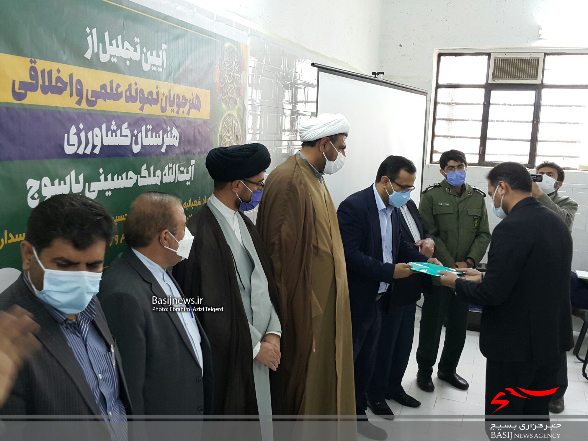 هنرجویان نمونه علمی و اخلاقی هنرستان کشاورزی آیت الله ملک حسینی یاسوج تجلیل شدند