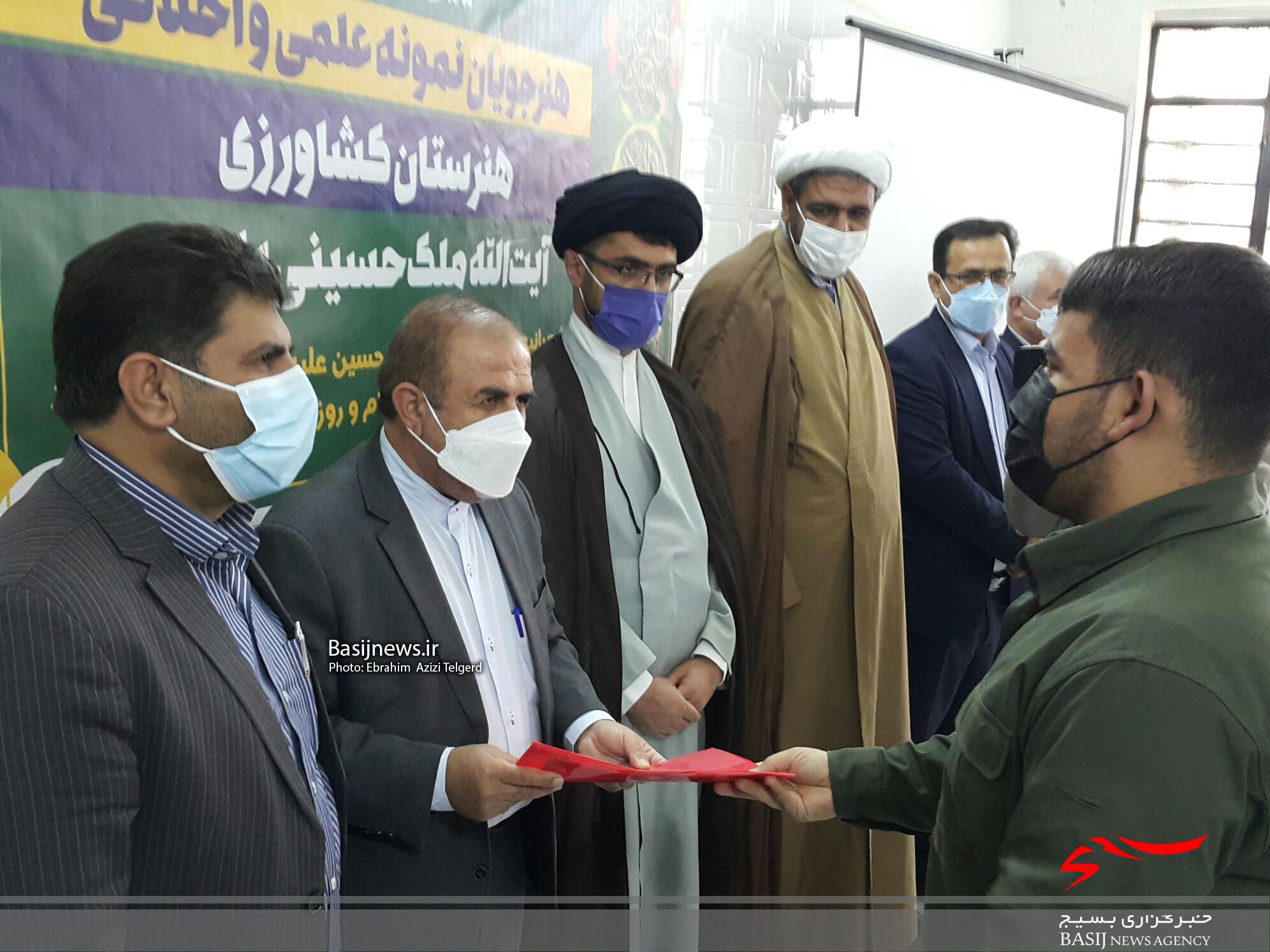 هنرجویان نمونه علمی و اخلاقی هنرستان کشاورزی آیت الله ملک حسینی یاسوج تجلیل شدند