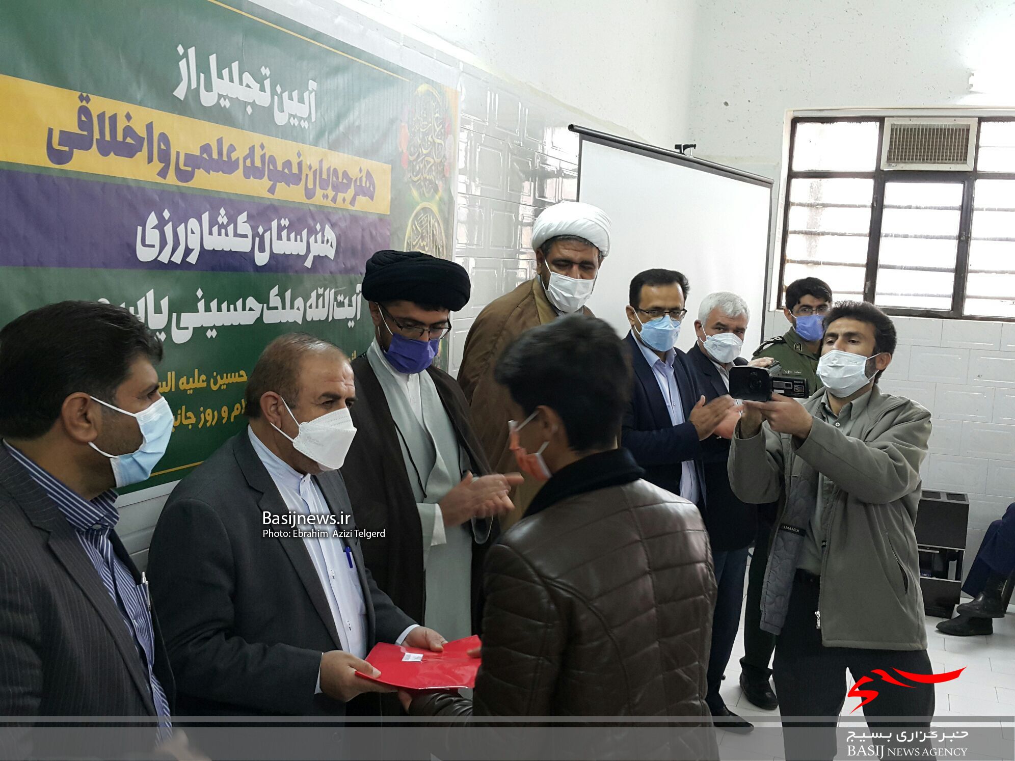 هنرجویان نمونه علمی و اخلاقی هنرستان کشاورزی آیت الله ملک حسینی یاسوج تجلیل شدند