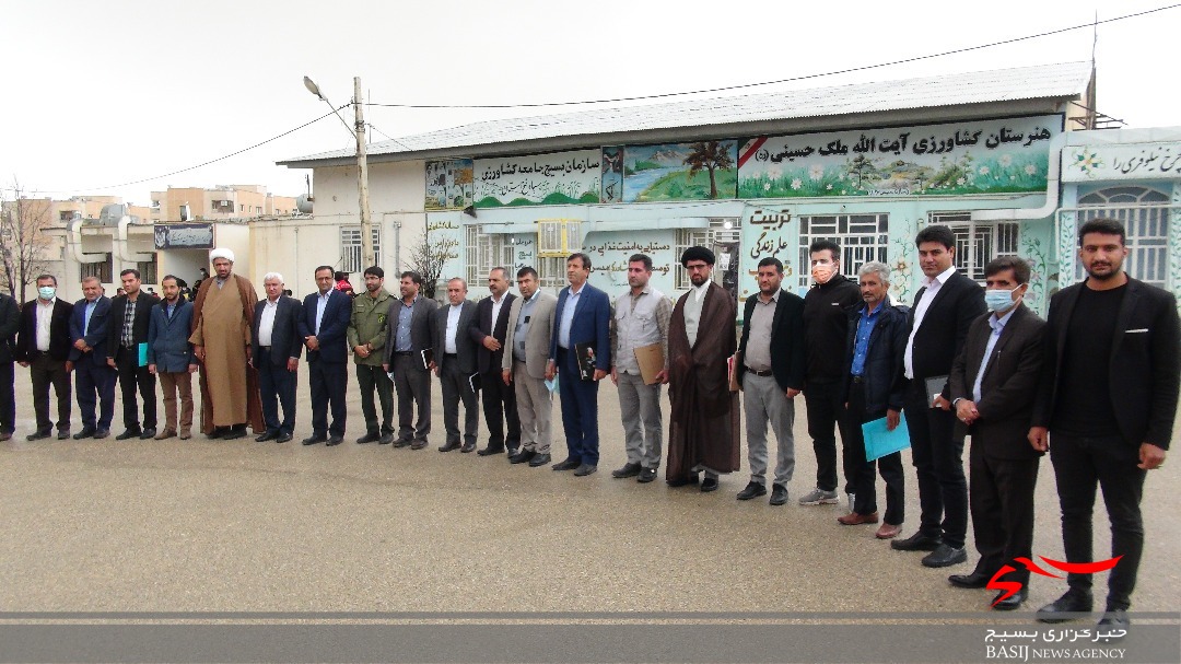 هنرجویان نمونه علمی و اخلاقی هنرستان کشاورزی آیت الله ملک حسینی یاسوج تجلیل شدند