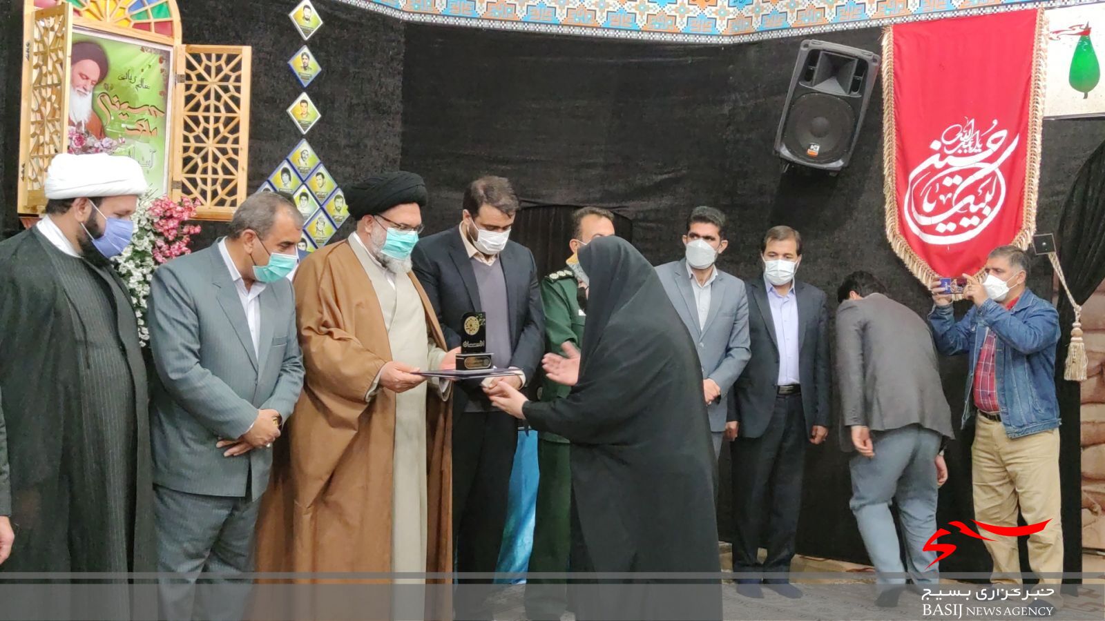 آیین تجلیل از فعالین احسان و نیکوکاری در کهگیلویه و بویراحمد ( + تصاویر ) آیین تجلیل از فعالین احسان و نیکوکاری در کهگیلویه و بویراحمد ( + تصاویر )