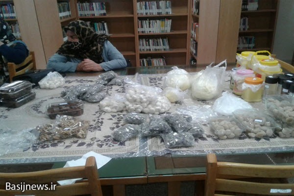 برپایی بازارچه محلی توسط خواهران بسیجی در روستای زاغه بهار برپایی بازارچه محلی توسط خواهران بسیجی در روستای زاغه بهار
