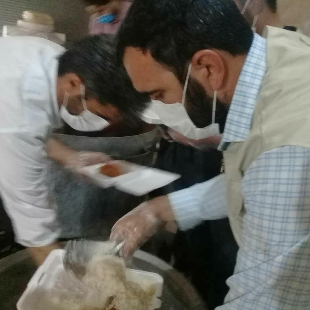 پخت وتوزیع غذای نذری در بین نیازمندان طارمی پخت وتوزیع غذای نذری در بین نیازمندان طارمی