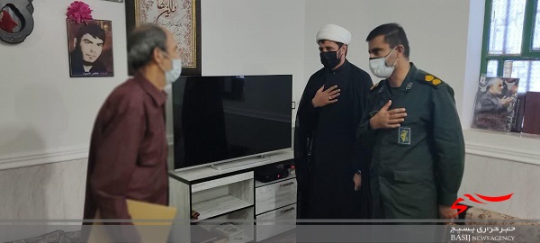دیدار با خانواده معلم شهید خضر نامور در هفته عقیدتی سیاسی دیدار با خانواده معلم شهید خضر نامور در هفته عقیدتی سیاسی
