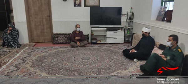 دیدار با خانواده معلم شهید خضر نامور در هفته عقیدتی سیاسی دیدار با خانواده معلم شهید خضر نامور در هفته عقیدتی سیاسی