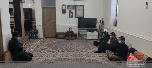 دیدار با خانواده معلم شهید خضر نامور در هفته عقیدتی سیاسی دیدار با خانواده معلم شهید خضر نامور در هفته عقیدتی سیاسی