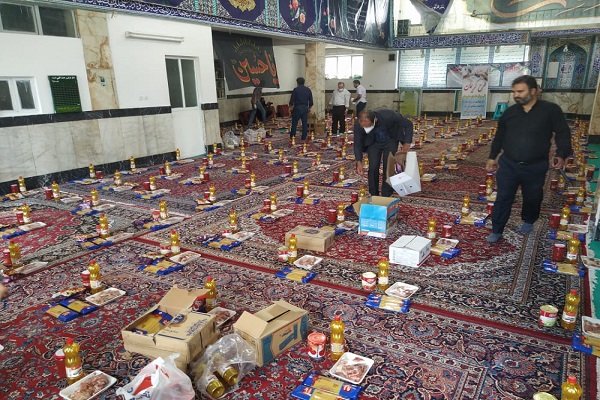 توزیع بیش از ۳۰۰ بسته معیشتی توسط گروه جهادی رسانهای جهانتاب در شیراز توزیع بیش از ۳۰۰ بسته معیشتی توسط گروه جهادی رسانهای جهانتاب در شیراز