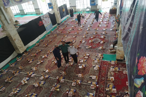 توزیع بیش از ۳۰۰ بسته معیشتی توسط گروه جهادی رسانهای جهانتاب در شیراز توزیع بیش از ۳۰۰ بسته معیشتی توسط گروه جهادی رسانهای جهانتاب در شیراز