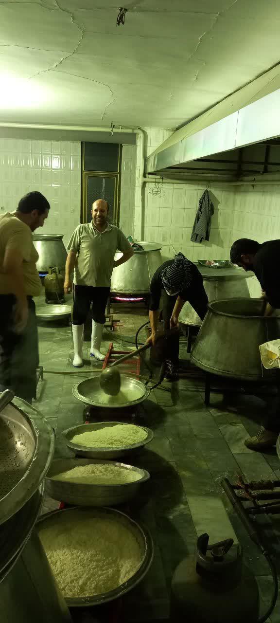 پخت و توزیع 5000پرس غذای گرم در بین نیازمندان زنجانی به همت گروه جهادی شهید شاطری