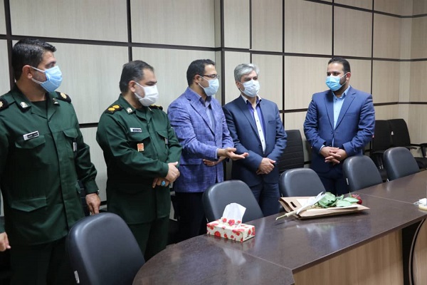 تجلیل از کادر درمان بیمارستا&zwnj;ن&zwnj;های درگیر با کرونا در روز روابط عمومی