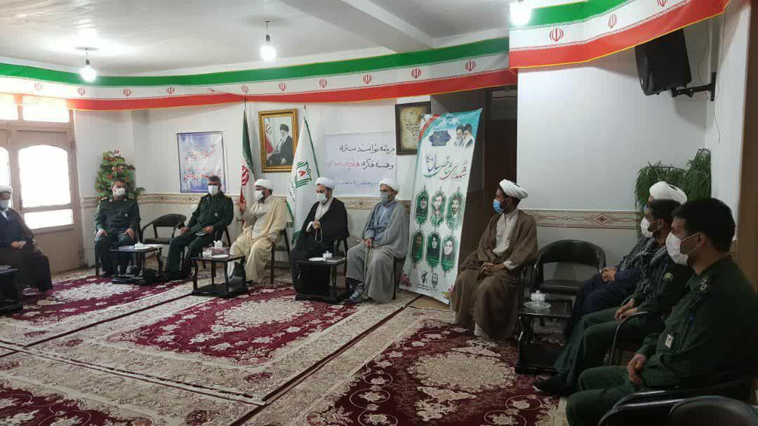 دشمن درصدد القای حس ناامیدی با حربه مشکلات معیشتی است دشمن درصدد القای حس ناامیدی با حربه مشکلات معیشتی است