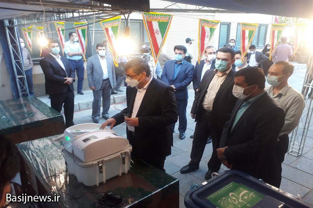 استاندار همدان رای خود را به صندوق انداخت استاندار همدان رای خود را به صندوق انداخت