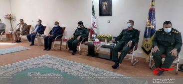 دیدار منتخبین ششمی دوره شورای شهر کرمان با فرمانده سپاه ثارالله دیدار منتخبین ششمی دوره شورای شهر کرمان با فرمانده سپاه ثارالله