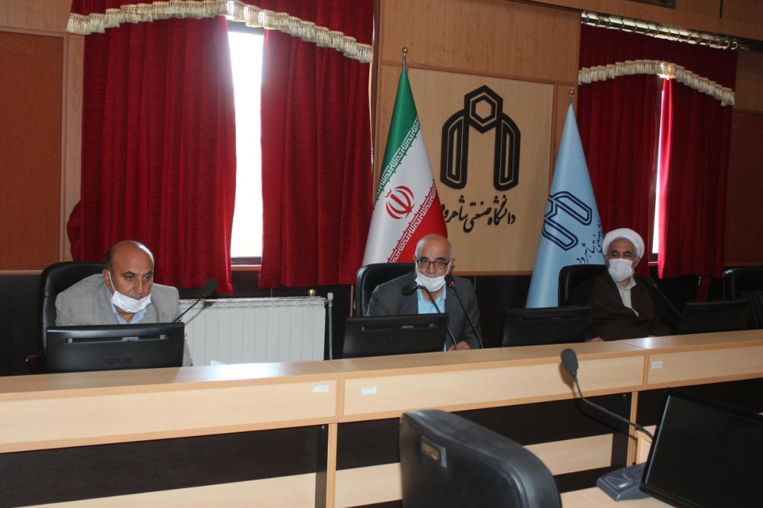 حرکت به سوی دانشگاه کارآفرین/باید دانشگاه جامعه گرا ایجاد کرد حرکت به سوی دانشگاه کارآفرین/باید دانشگاه جامعه گرا ایجاد کرد