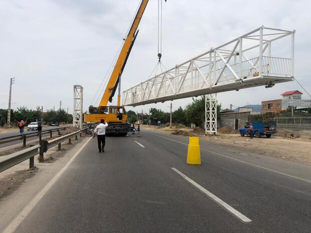 ۷ پل عابر پیاده در محورهای پرتردد گلستان نصب شد ۷ پل عابر پیاده در محورهای پرتردد گلستان نصب شد