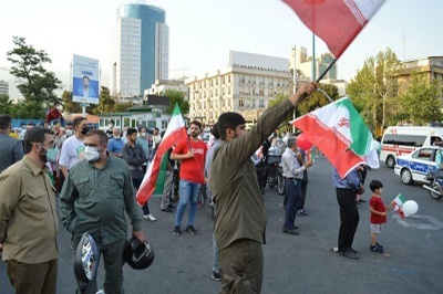 برپایی ایستگاه صلواتی توزیع شیرینی و شربت و توزیع رایگان ماسک