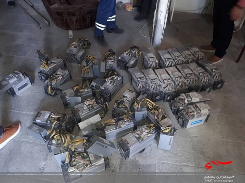 ۳۴ دستگاه ماینر در فردیس به همت سربازان گمنام امام زمان(عج)کشف شد ۳۴ دستگاه ماینر در فردیس به همت سربازان گمنام امام زمان(عج)کشف شد