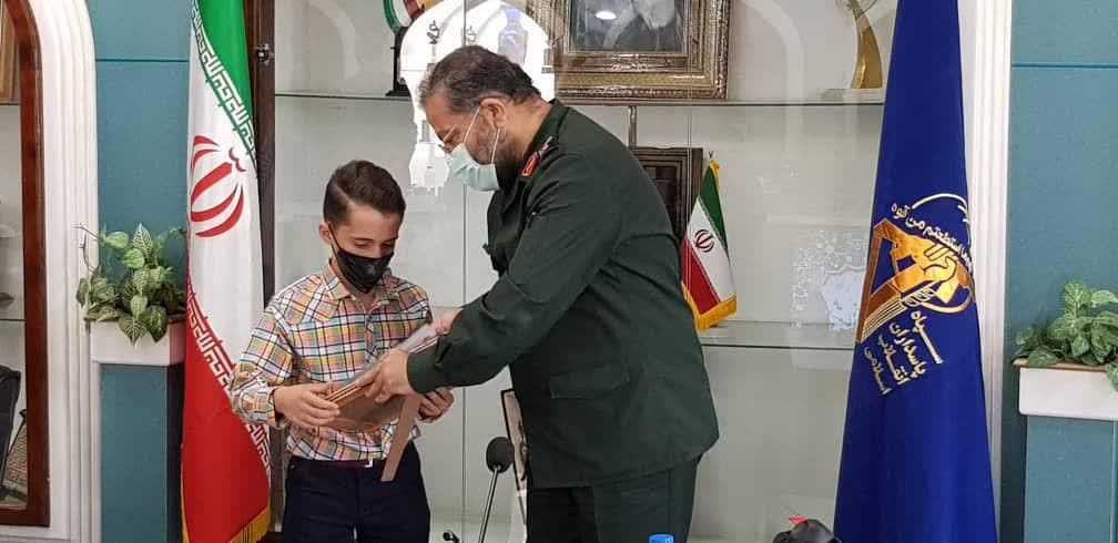 سردار سلیمانی از نوجوان مخترع سمنانی تجلیل کرد سردار سلیمانی از نوجوان مخترع سمنانی تجلیل کرد