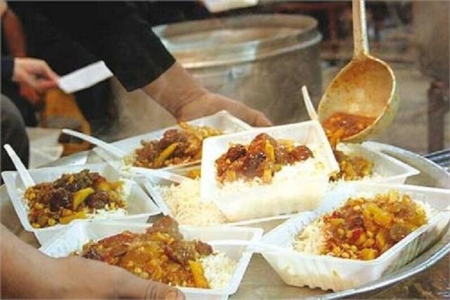 تهیه وتوزیع 1000پرس غذای گرم در بین نیازمندان شهرستان سلطانیه تهیه وتوزیع 1000پرس غذای گرم در بین نیازمندان شهرستان سلطانیه