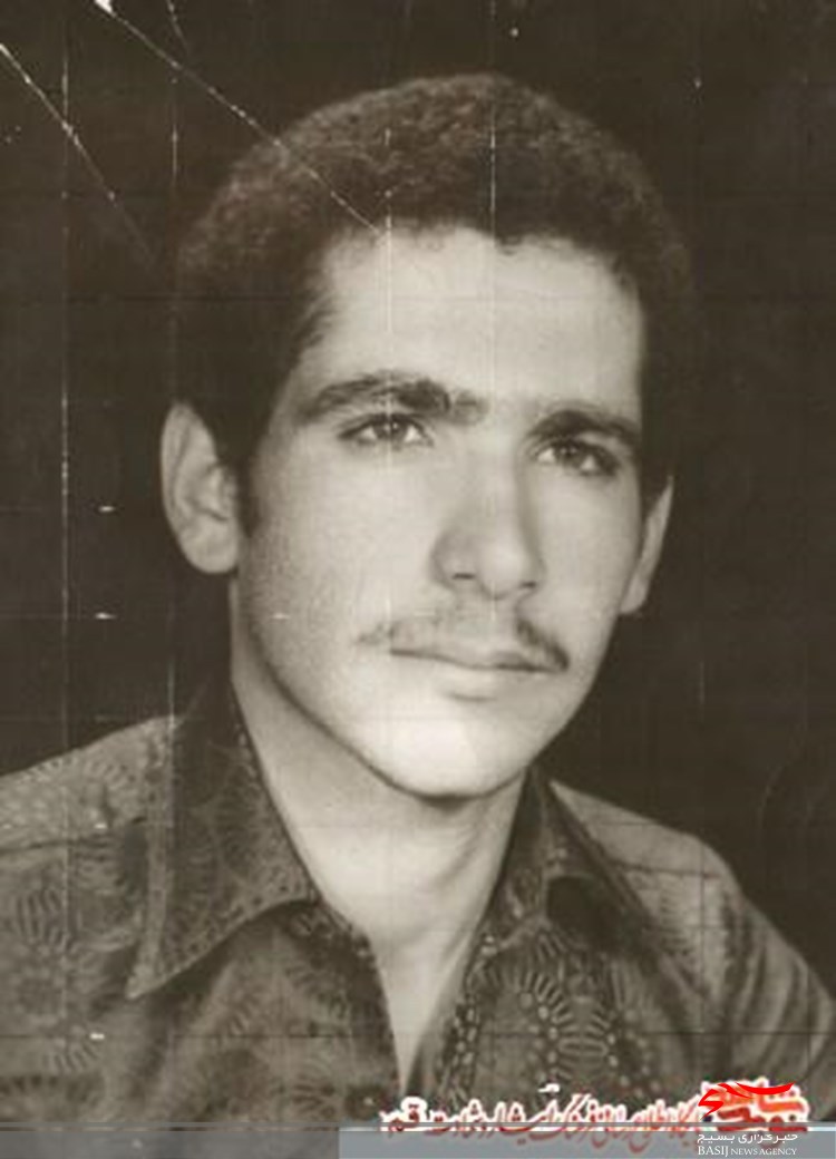 دیدار سردار موحد جانشین فرمانده سپاه استان قم با خانواده شهید رسول مختاری دیدار سردار موحد جانشین فرمانده سپاه استان قم با خانواده شهید رسول مختاری
