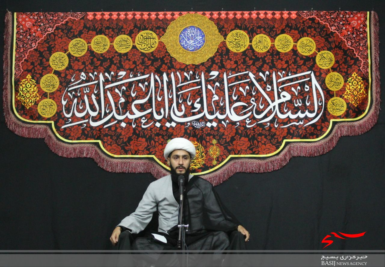 منشأ آوازه جهان گستر دفاع مقدس پیروی از حرکت امام حسین (ع) است منشأ آوازه جهان گستر دفاع مقدس پیروی از حرکت امام حسین (ع) است