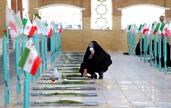 آئین مهمانی لاله ها و عطرافشانی مزار مطهر شهدا در صالح آباد برگزار شد آئین مهمانی لاله ها و عطرافشانی مزار مطهر شهدا در صالح آباد برگزار شد