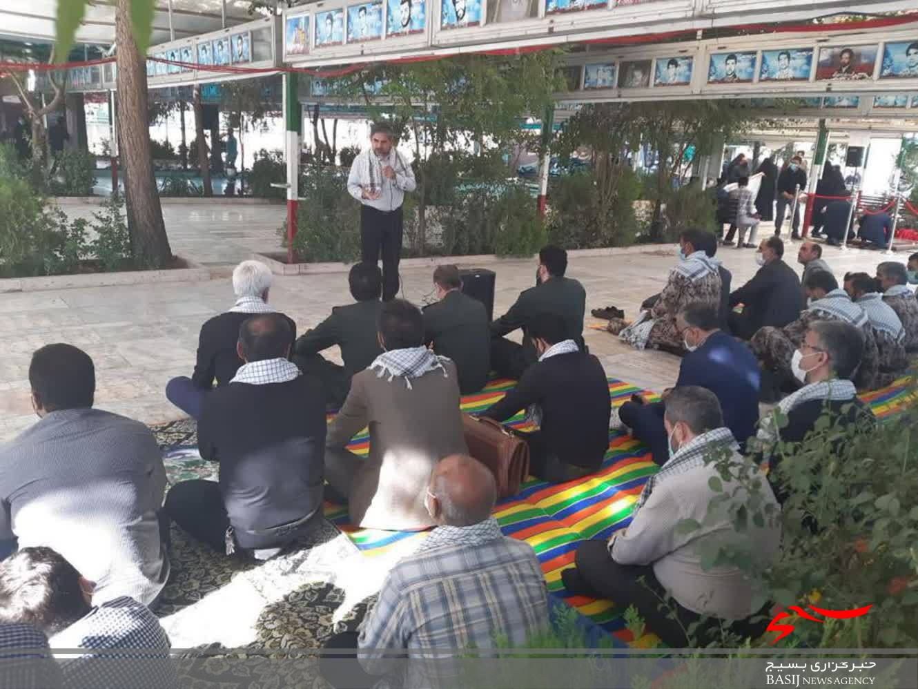 برپایی آیین مهمانی لاله ها در گلزار شهدای قم