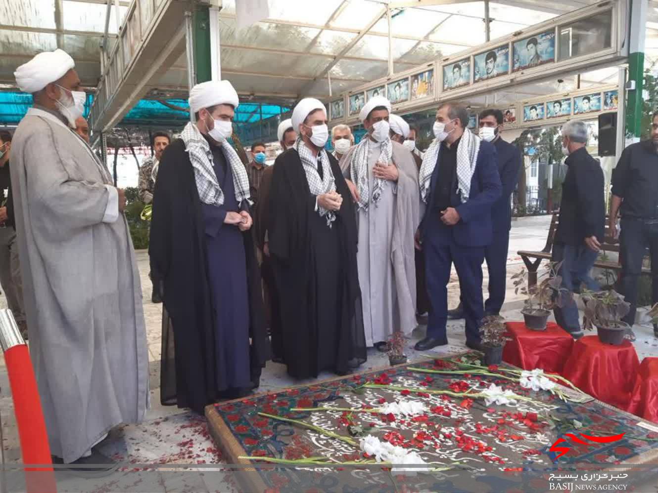 برپایی آیین مهمانی لاله ها در گلزار شهدای قم