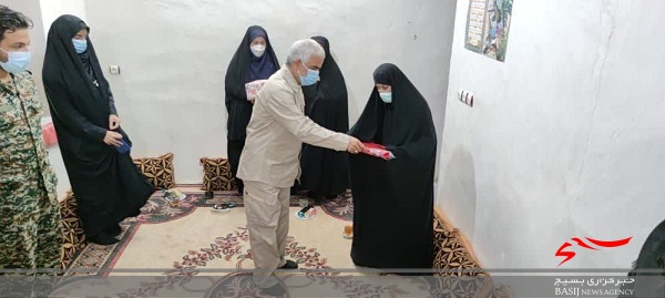 دیدار با خانواده شهید بادروحیان در دلوار دیدار با خانواده شهید بادروحیان در دلوار