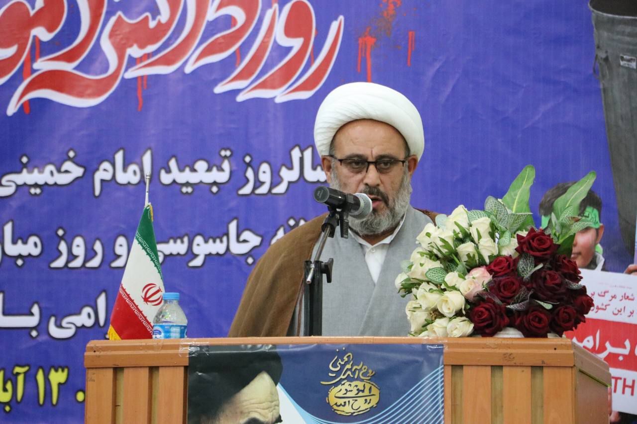 ۱۳ آبان نماد پیروزی حق بر باطل است / اقدام نیروی دریایی سپاه ابهت پوشالی آمریکا را درهم شکست
