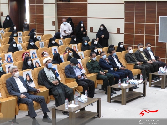زنان بوشهری پرچمدار هویت دینی و ایرانی هستند زنان بوشهری پرچمدار هویت دینی و ایرانی هستند