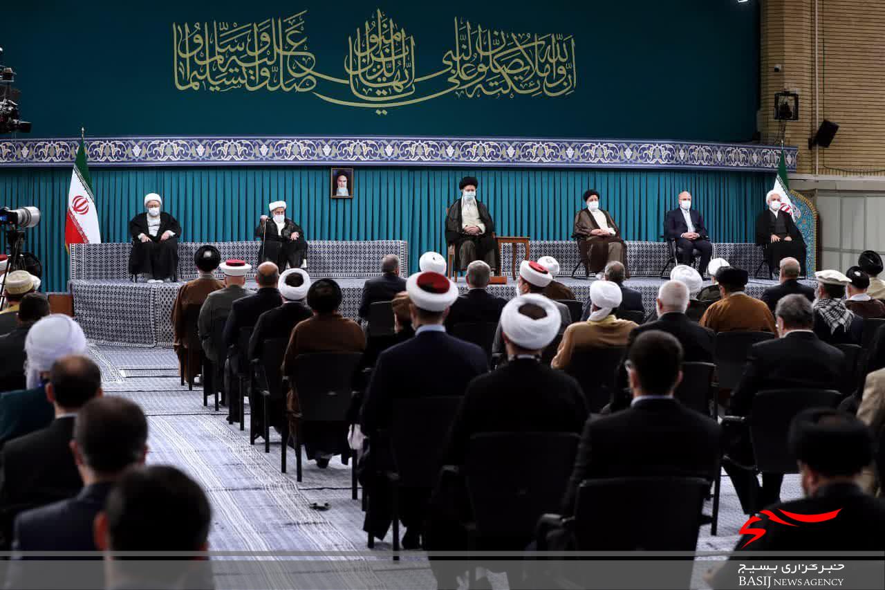 دیدار میهمانان کنفرانس وحدت اسلامى‌ و جمعی از مسئولان نظام با رهبر انقلاب