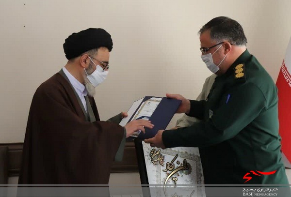 دیدار نماینده سازمان بسیج دانش آموزی بسیج مستضعفین با امام جمعه تبریز دیدار نماینده سازمان بسیج دانش آموزی بسیج مستضعفین با امام جمعه تبریز
