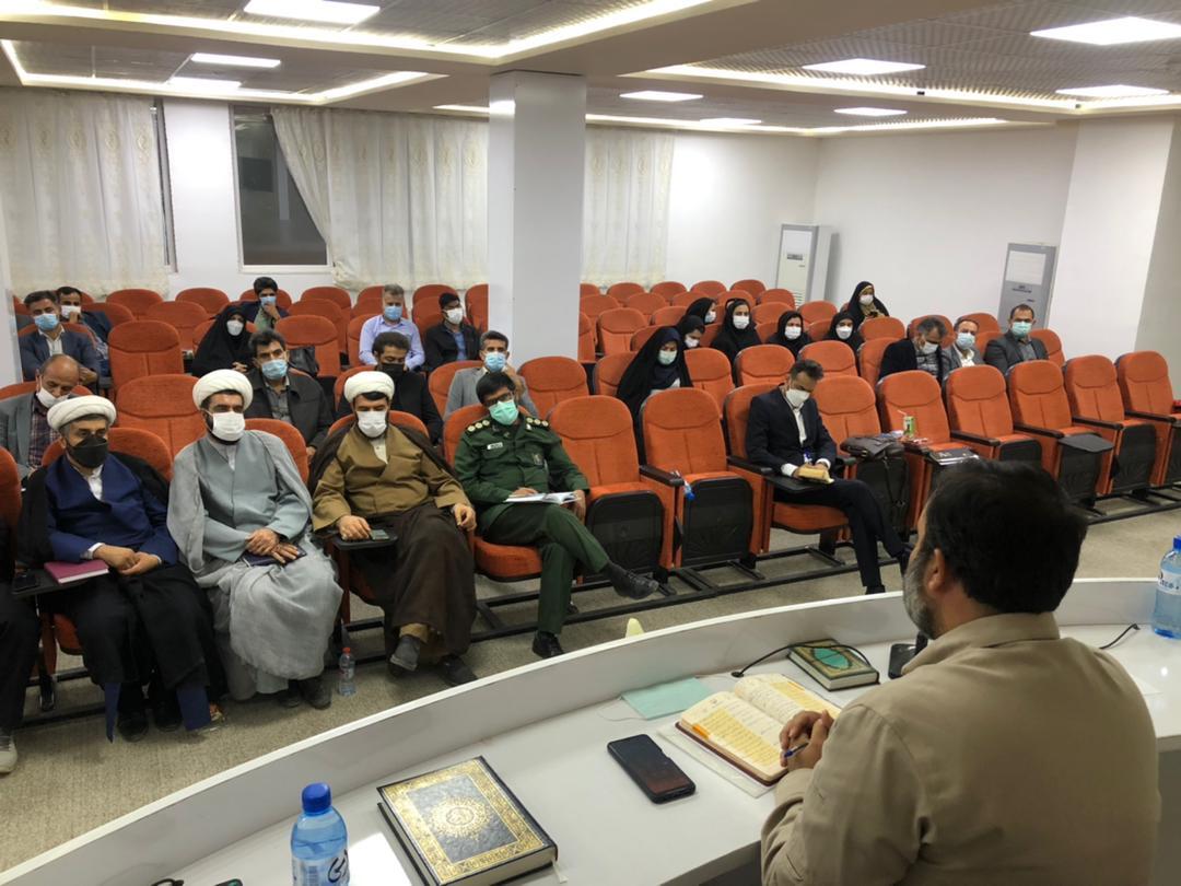 استان فارس از لحاظ مشکلات باید بعنوان استان کمتر برخوردار مورد توجه دولت و مجلس قرار گیرد استان فارس از لحاظ مشکلات باید بعنوان استان کمتر برخوردار مورد توجه دولت و مجلس قرار گیرد