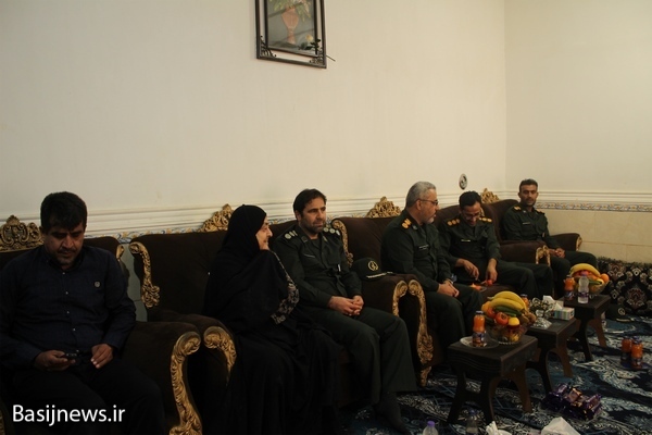 سرکشی از خانواده شهید ابراهیم زمانی در دلوار سرکشی از خانواده شهید ابراهیم زمانی در دلوار