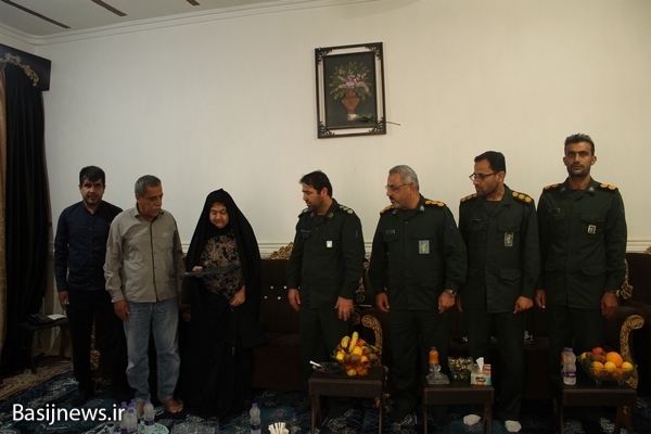 سرکشی از خانواده شهید ابراهیم زمانی در دلوار سرکشی از خانواده شهید ابراهیم زمانی در دلوار