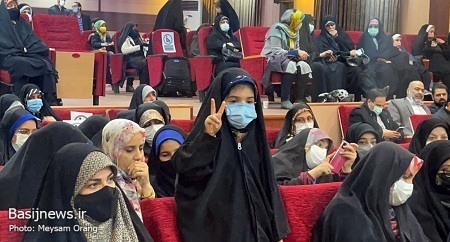 آیین تجلیل از خادمین اقامه نماز و خانوادههای شهدا و جانبازان برگزار شد