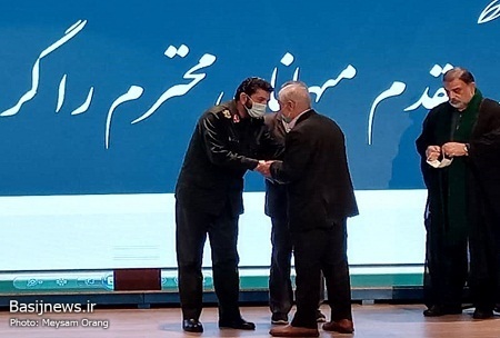 آیین تجلیل از مداحان بسیجی و خانواده&zwnj;های شهدا برگزار شد