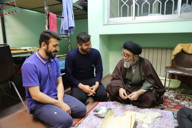 بازدید سرزده نماینده ولی فقیه در آذربایجان شرقی از خوابگاه دانشجویان بازدید سرزده نماینده ولی فقیه در آذربایجان شرقی از خوابگاه دانشجویان