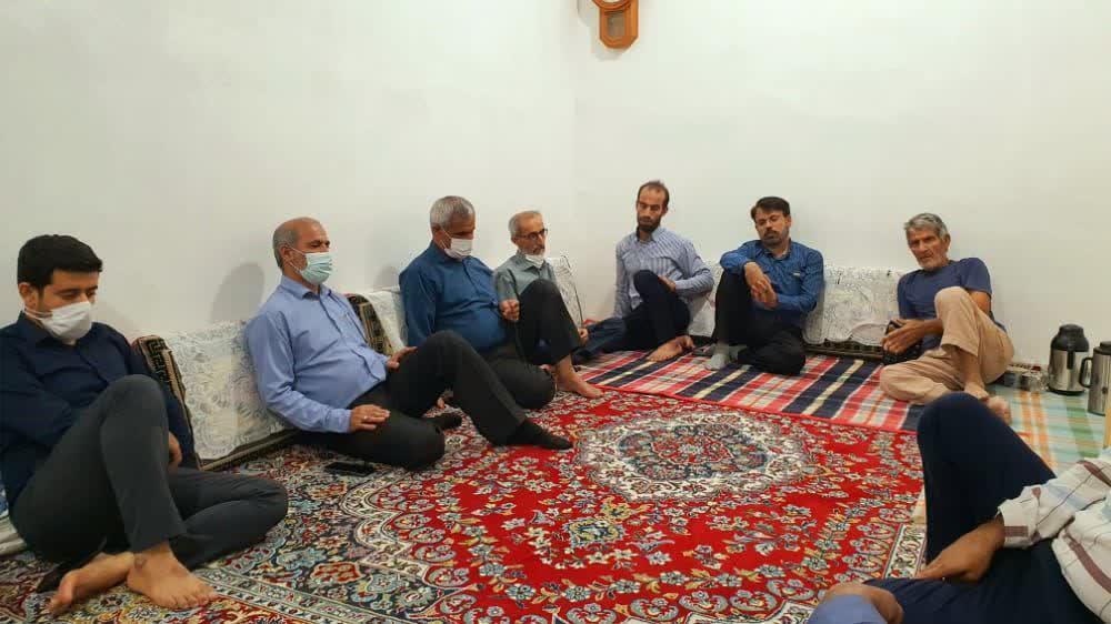 دیدار با خانواده شهید مصطفی پویانفر در دلوار دیدار با خانواده شهید مصطفی پویانفر در دلوار