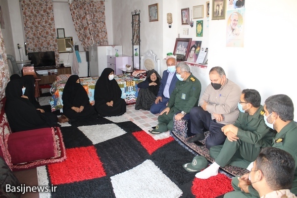 دیدار با خانواده شهید محمد جمادی در دلوار دیدار با خانواده شهید محمد جمادی در دلوار