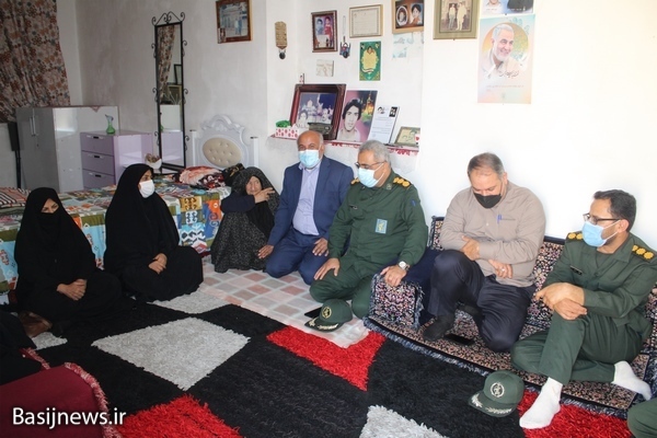 دیدار با خانواده شهید محمد جمادی در دلوار دیدار با خانواده شهید محمد جمادی در دلوار