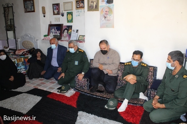 دیدار با خانواده شهید محمد جمادی در دلوار دیدار با خانواده شهید محمد جمادی در دلوار