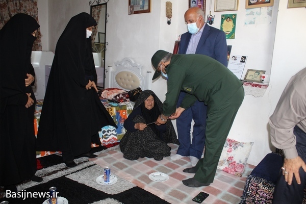 دیدار با خانواده شهید محمد جمادی در دلوار دیدار با خانواده شهید محمد جمادی در دلوار
