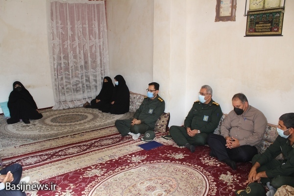 دیدار با خانوده شهید حسن عالی نژاد در دلوار دیدار با خانوده شهید حسن عالی نژاد در دلوار