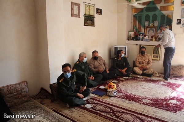 دیدار با خانوده شهید حسن عالی نژاد در دلوار دیدار با خانوده شهید حسن عالی نژاد در دلوار